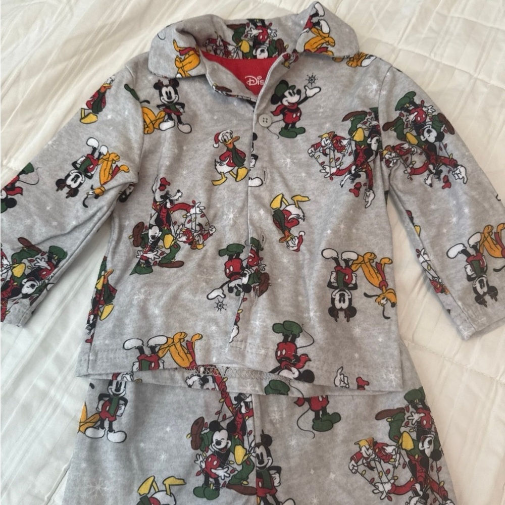 NWOT Disney Mickey Mouse Christmas Pajamas 18 Months Gary